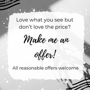 Welcome to my closet! 💛